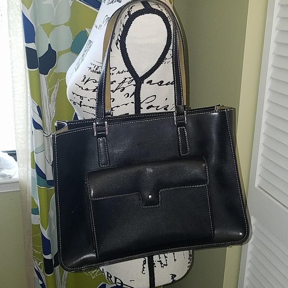 Mondani NY black leather purse